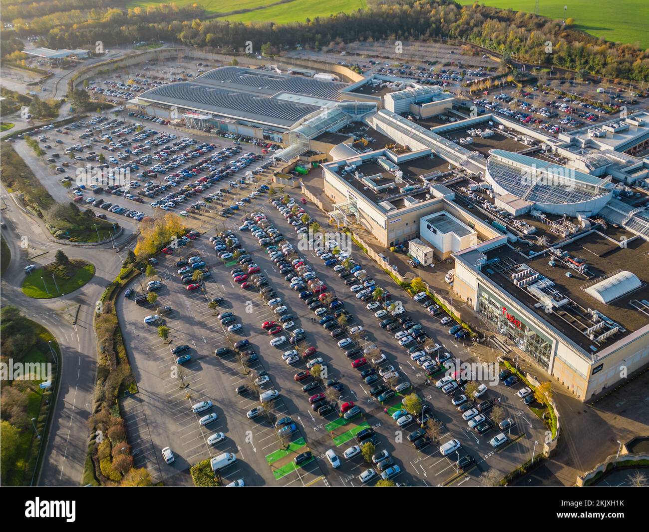 Leeds, UK. 25th November, 2022. Black Friday sales commence at White Rose Shopping Centre in Leeds, West Yorkshire. Aerial View shows car parks nearly full before the shops open at 10am with retailers hoping to draw in customers despite the cost of living crisis. Stock Photo
