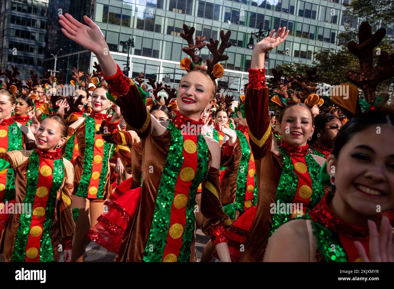 (221125) -- NEW YORK, Nov. 25, 2022 (Xinhua) -- Dancers perform during the 2022 Macy's Thanksgiving Day Parade in New York, the United States, on Nov. 24, 2022. (Photo by Michael Nagle/Xinhua) Stock Photo