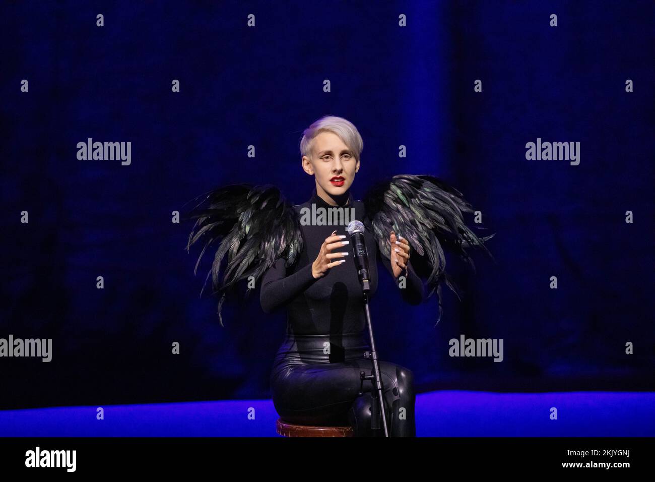  Lisa Eckhart bei ihrem Soloprogramm 'Lisa Eckhart - Die Vorteile des Illustration 