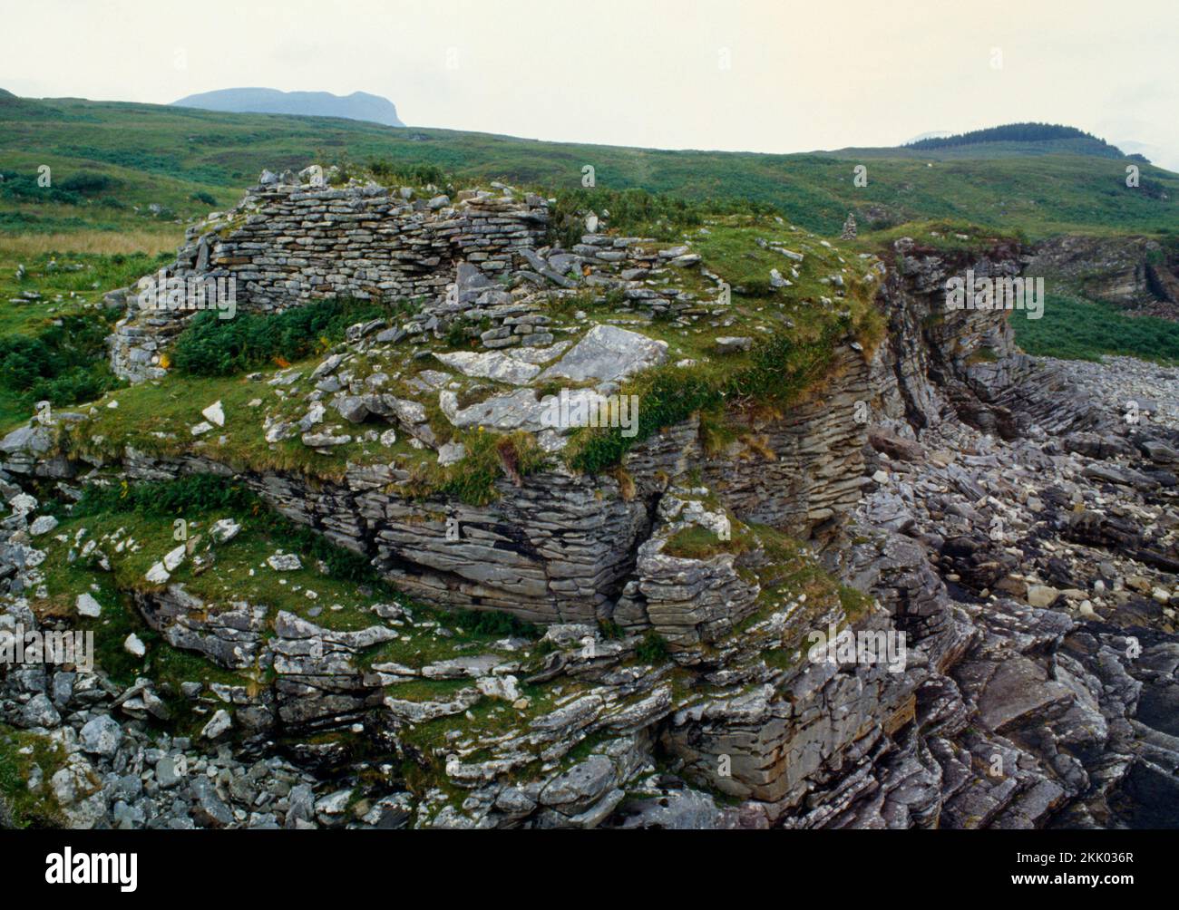 View N of Dun Ringill Iron Age galleried dun & later castle on a sea cliff above the W shore of Loch Slapin, Strathaird, Isle of Skye, Scotland, UK. Stock Photo