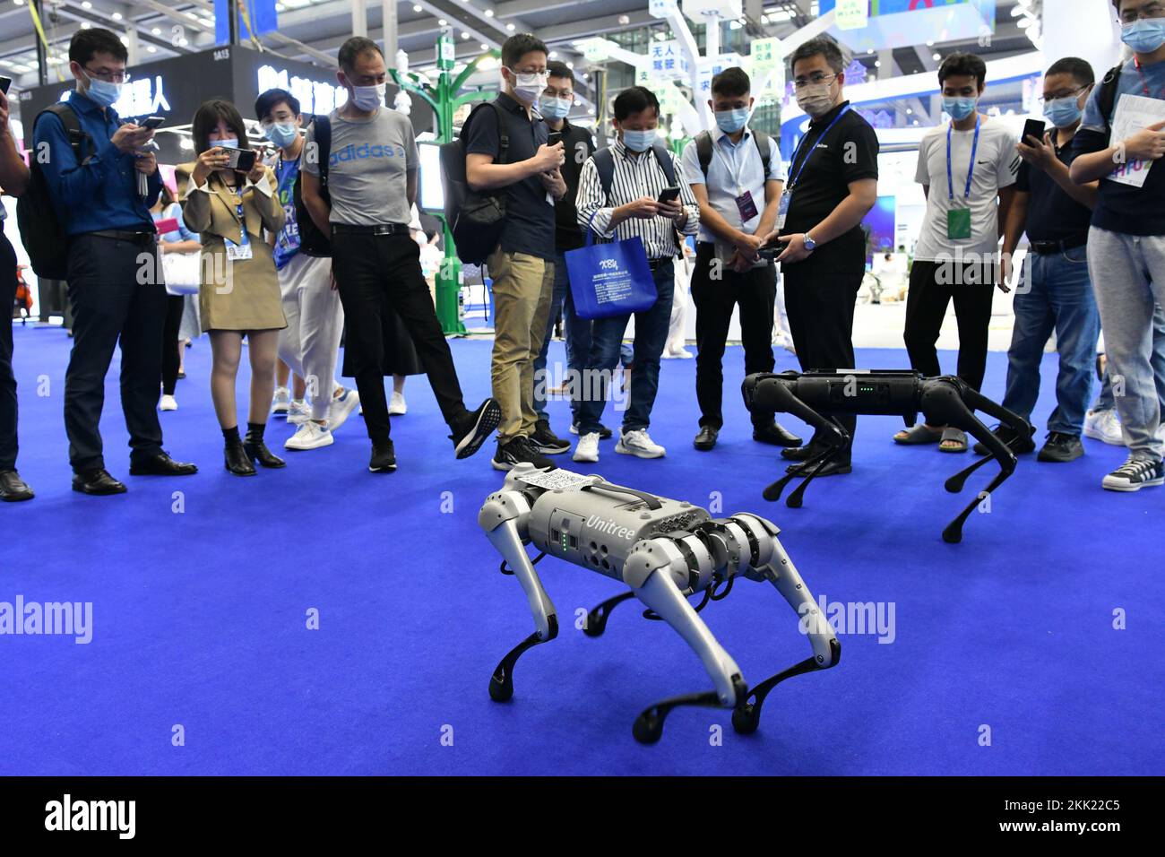 (221125) -- SHENZHEN, Nov. 25, 2022 (Xinhua) -- Visitors view a bionic robot at the 24th China Hi-Tech Fair (CHTF) in Shenzhen, south China's Guangdong Province, Nov. 16, 2022. (Xinhua/Liang Xu) Stock Photo