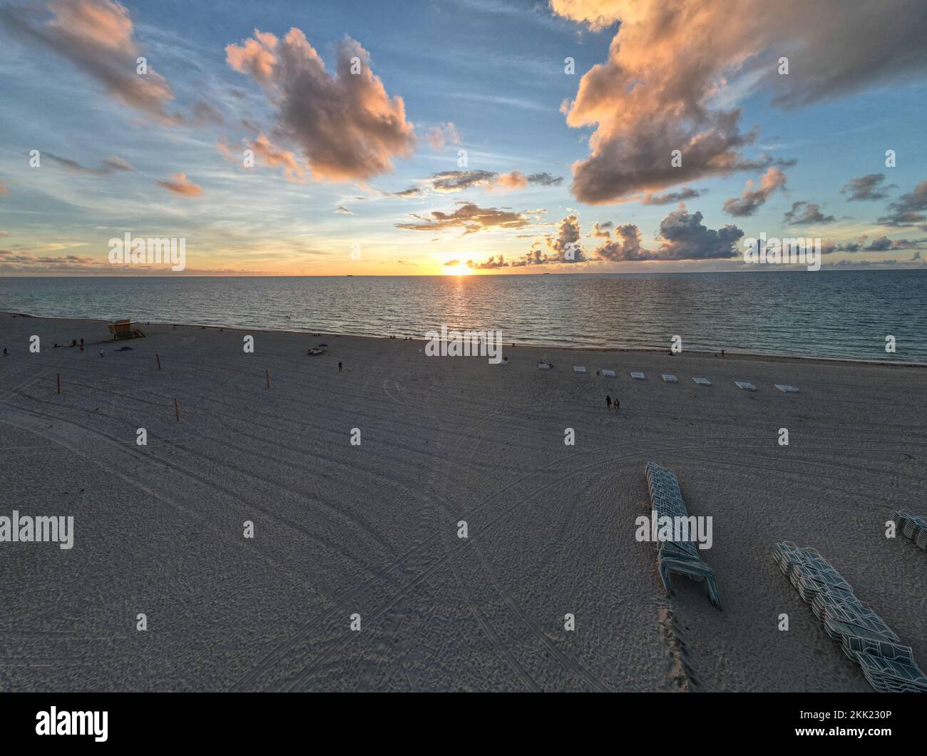Golden sunrise horizon hi-res stock photography and images - Alamy