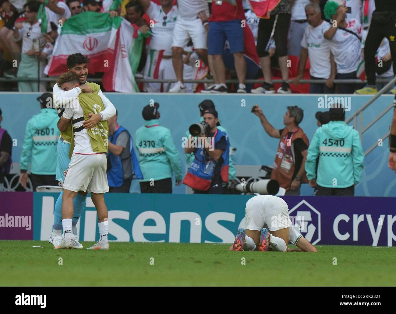 November 25th, 2022, Khalifa International Stadium, Doha, QAT, World Cup FIFA 2022, Group B, Wales vs Iran, in the picture Iran's defender Roozbeh Cheshmi is happy with the team about the goal to 0:1 Stock Photo