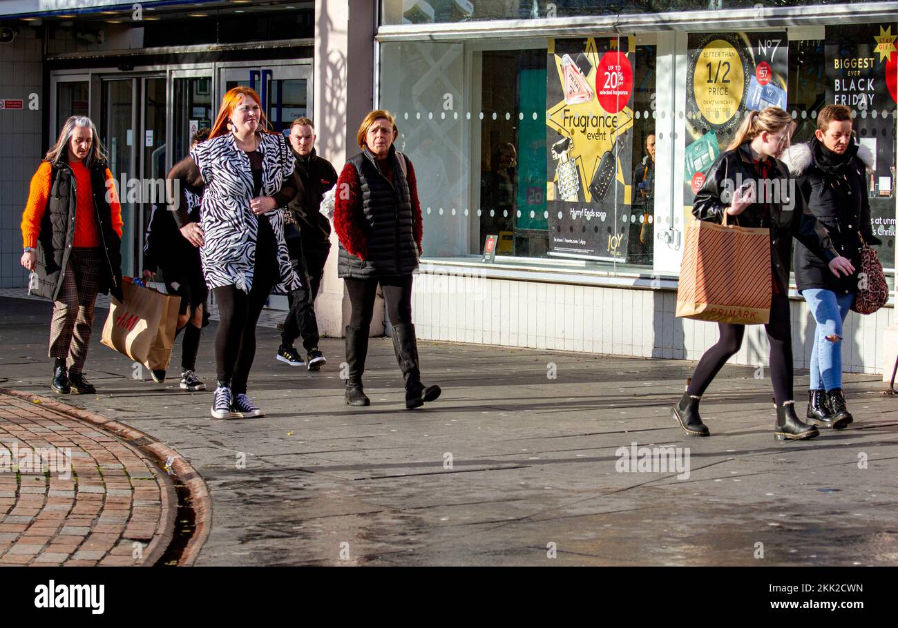 Dundee, Tayside, Scotland, UK. 25th Nov, 2022. Black Friday: A cold and sunny November morning in Northeast Scotland, with temperatures reaching 8°C. Black Friday shoppers are out and about in Dundee's city centre looking for Black Friday deals. Local residents People in Dundee are still rushing to the shops, despite the reality that inflation is at a 41-year high of 11.1%. Credit: Dundee Photographics/Alamy Live News Stock Photo