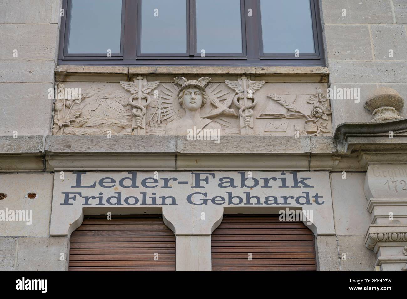 Altbau, alte Inschrift, Leder Fabrik Fridolin Gebhardt, Hauptstraße, Waltershausen, Thüringen, Deutschland Stock Photo