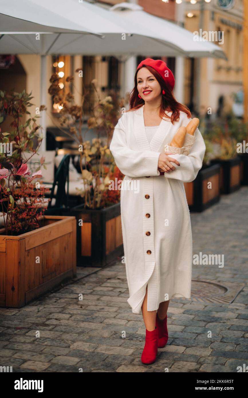 French beret baguette hi-res stock photography and images - Alamy