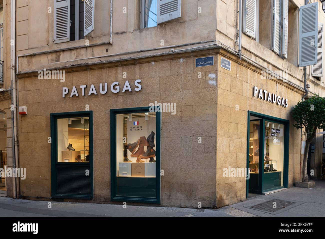 Retail outlet france hi-res stock photography and images - Alamy