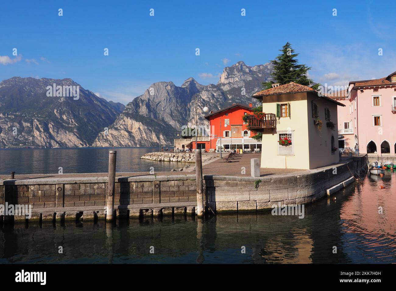 Italy vessel village waterfront hi-res stock photography and images - Alamy