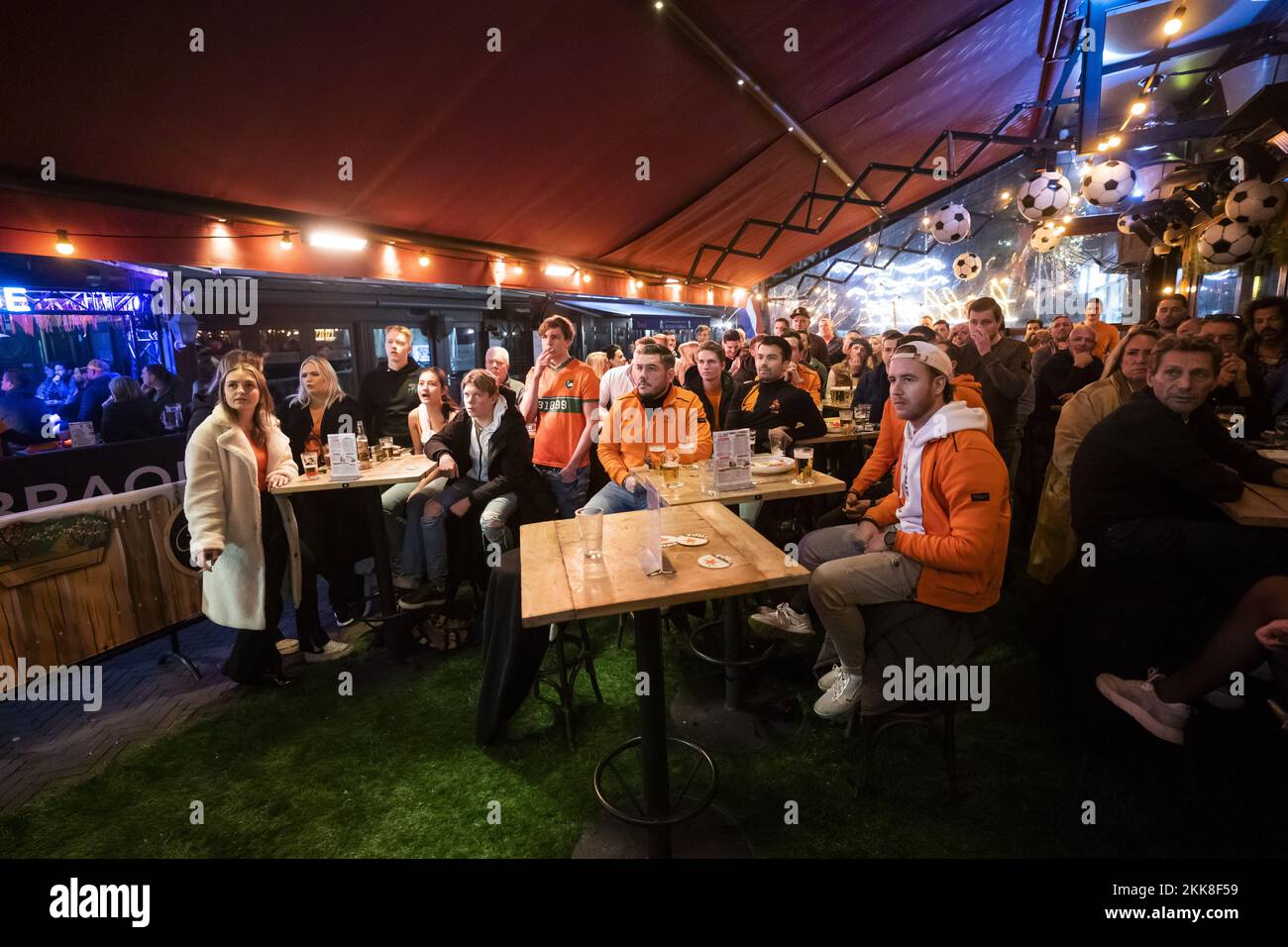APELDOORN - Football fans watch the game between the Netherlands and Ecuador in a cafe. It was the second game of the Dutch national team at the World Cup in Qatar. ANP JEROEN JUMELET netherlands out - belgium out Credit: ANP/Alamy Live News Stock Photo