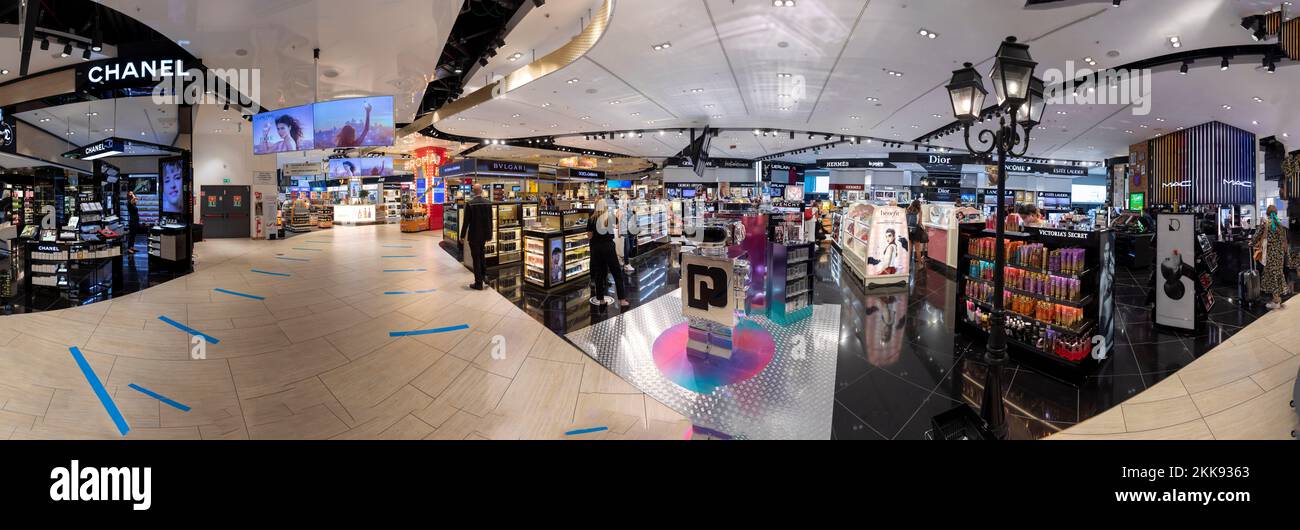 Introducir 83+ imagen chanel in rome airport Tienganhlungdanh.edu.vn