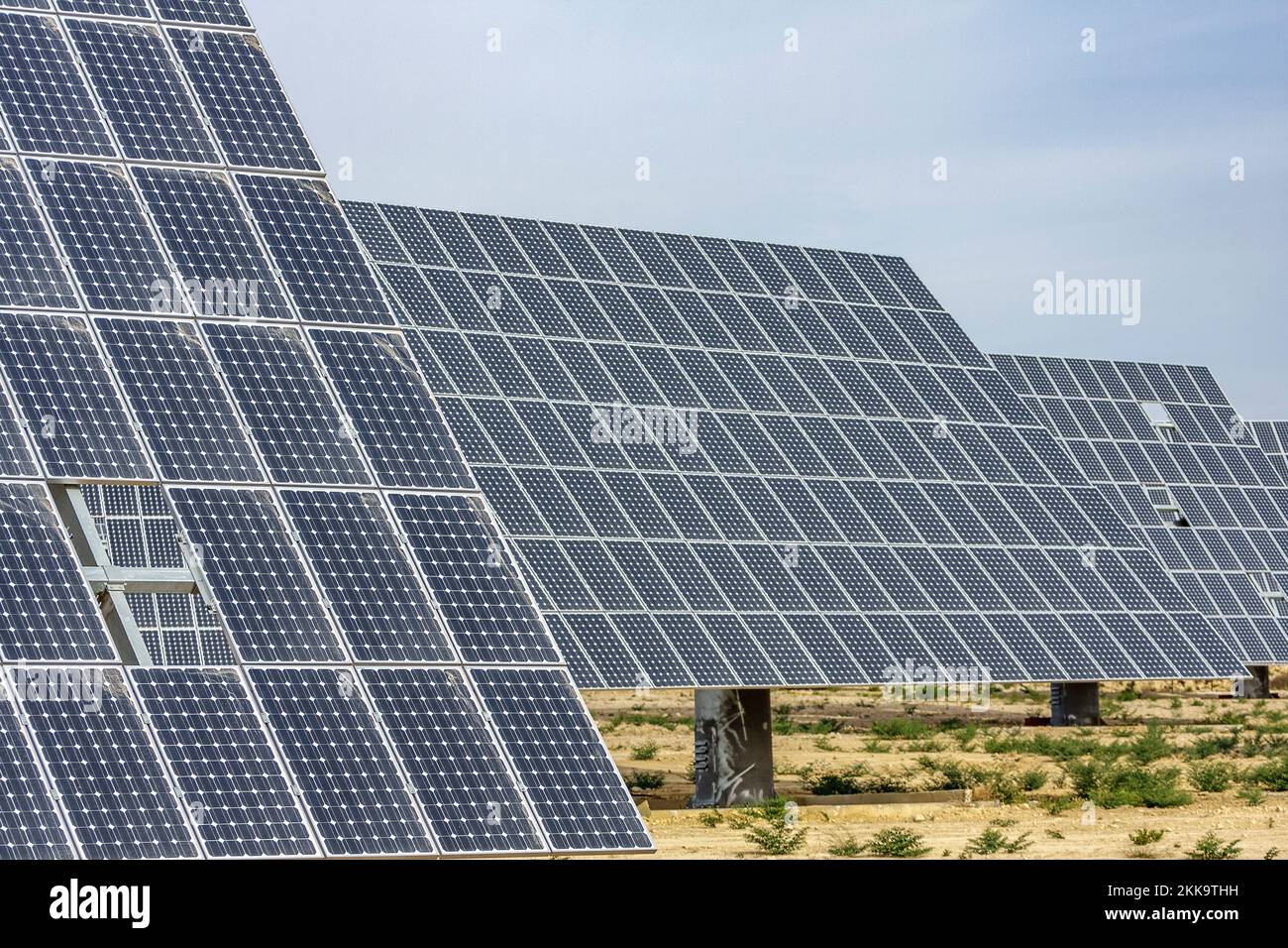 Solar panel park hi-res stock photography and images - Alamy