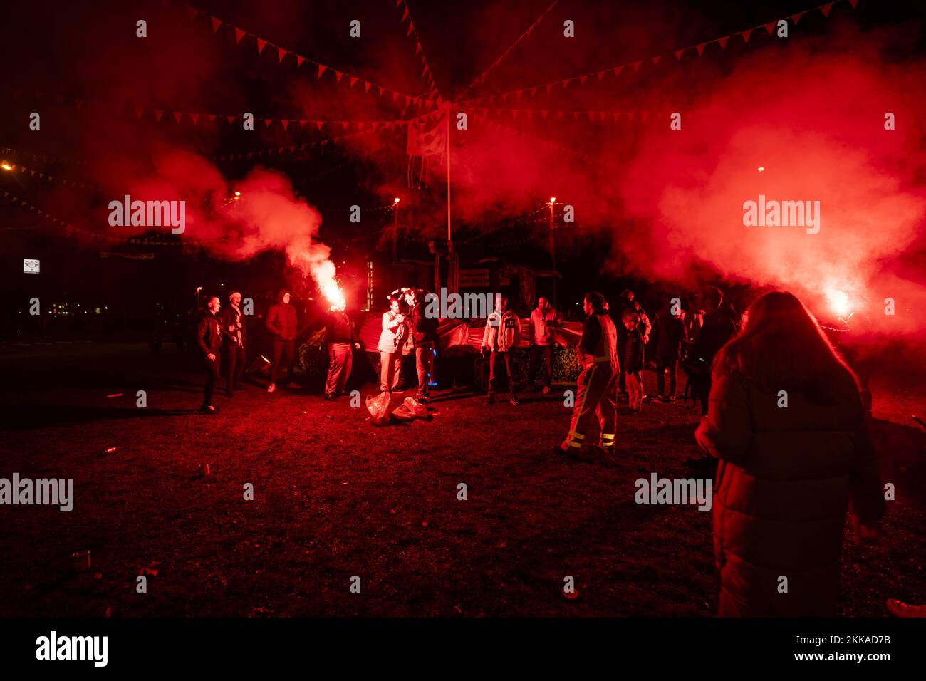 Crowd gathered for fireworks hi-res stock photography and images - Alamy