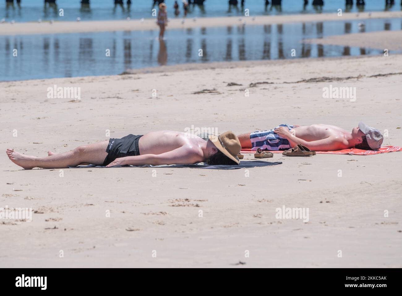 Adelaide, Australia. 25 November 2022.  Sunbathers enjoying the hot weather at the beach in Adelaide Australia as temperatures are forecast to reach above 30celsius. Credit: amer ghazzal/Alamy Live News Stock Photo