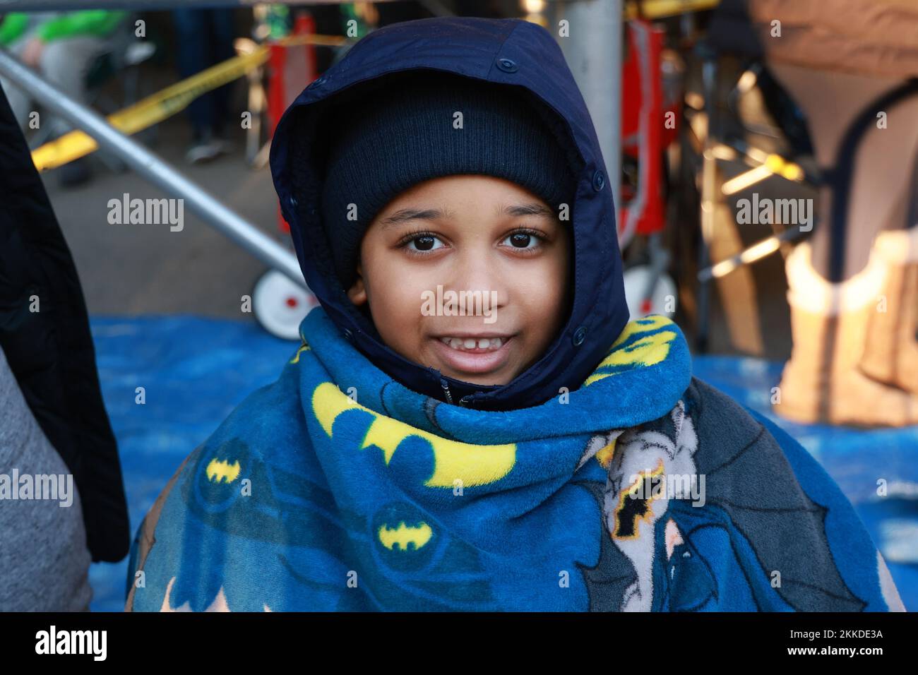 NEW YORK, NEW YORK November 24, 2022 Crowds fill in along Central