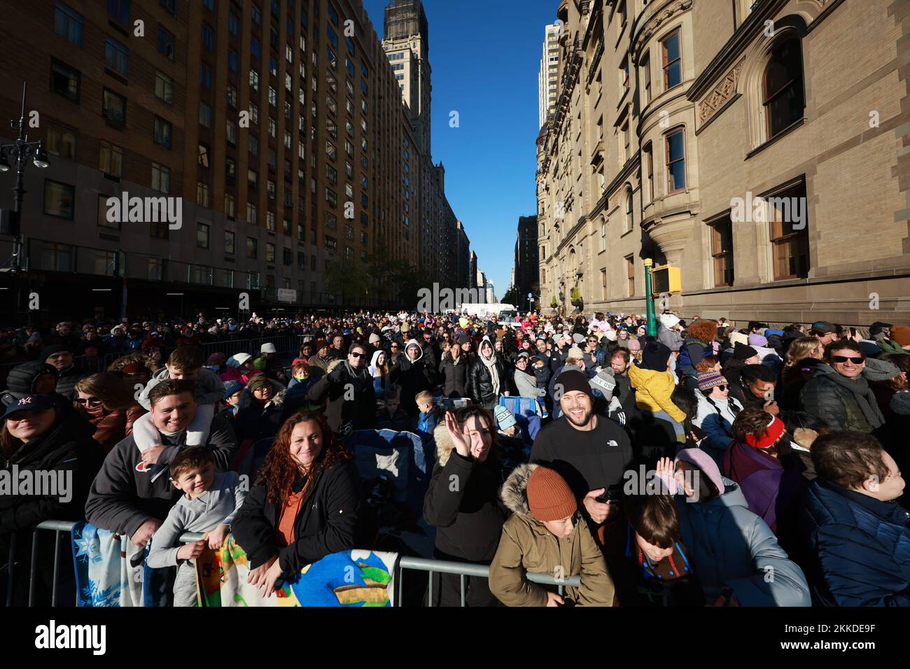 NEW YORK, NEW YORK November 24, 2022 Crowds fill in along Central