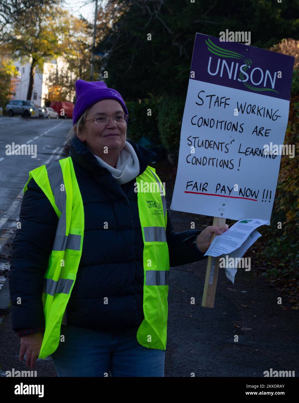 Cheltenham, UK. 25th Nov, 2022. 25th of November 2022, University lecturers on strike outside Park Campus at Gloucestershire University. Holding signs out to cars passing by. Credit: Pathos Images/Alamy Live News Stock Photo