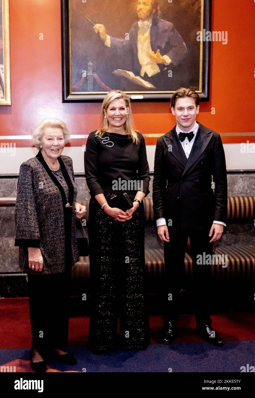 Amsterdam, Netherlands. 25th Nov, 2022. AMSTERDAM - Queen Maxima and Princess Beatrix meet conductor Klaus Makela in the conductor's foyer of the Concertgebouw. They visited a concert by the Royal Concertgebouw Orchestra, conducted by the 26-year-old future chief conductor. Queen Maxima is the patroness of the orchestra. ANP ROBIN UTRECHT netherlands out - belgium out Credit: ANP/Alamy Live News Stock Photo