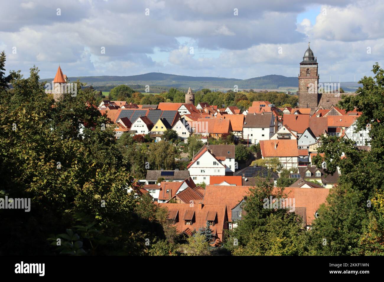 Blick vom Burgberg auf die historische Altstadt von Grebenstein mit der evangelischen Liebfrauenkirche, Deutschland, Hessen Stock Photo