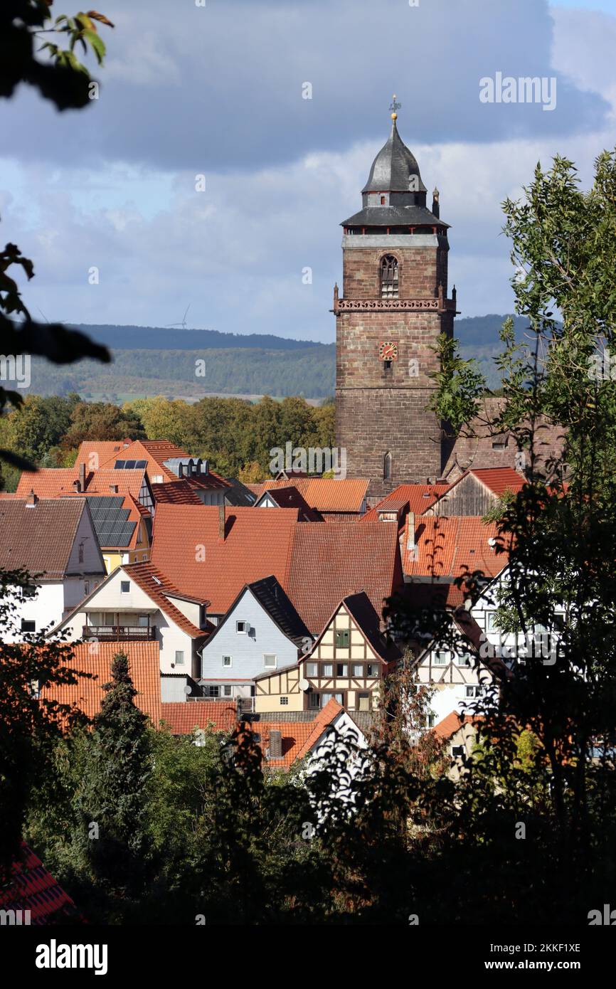 Blick vom Burgberg auf die historische Altstadt von Grebenstein mit der evangelischen Liebfrauenkirche, Deutschland, Hessen Stock Photo