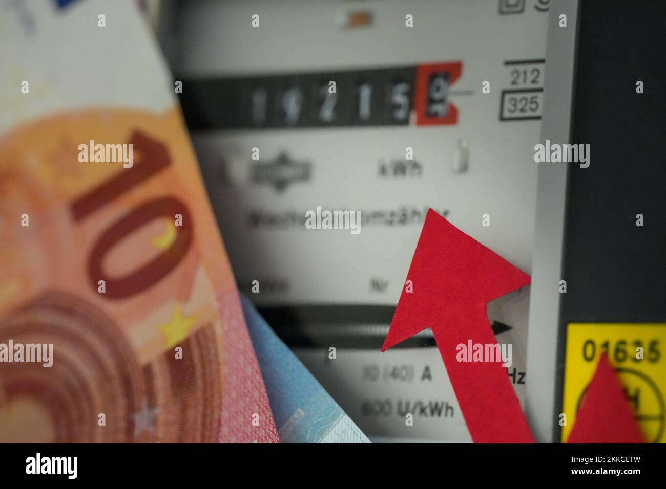 A gas meter with euro banknotes and a rising arrow - inflation, energy ...