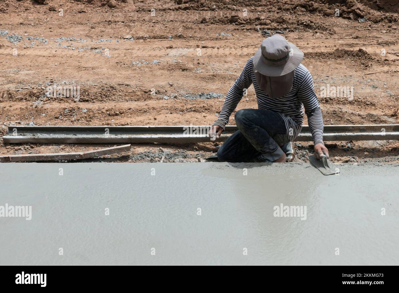 Leveling cement hi-res stock photography and images - Alamy