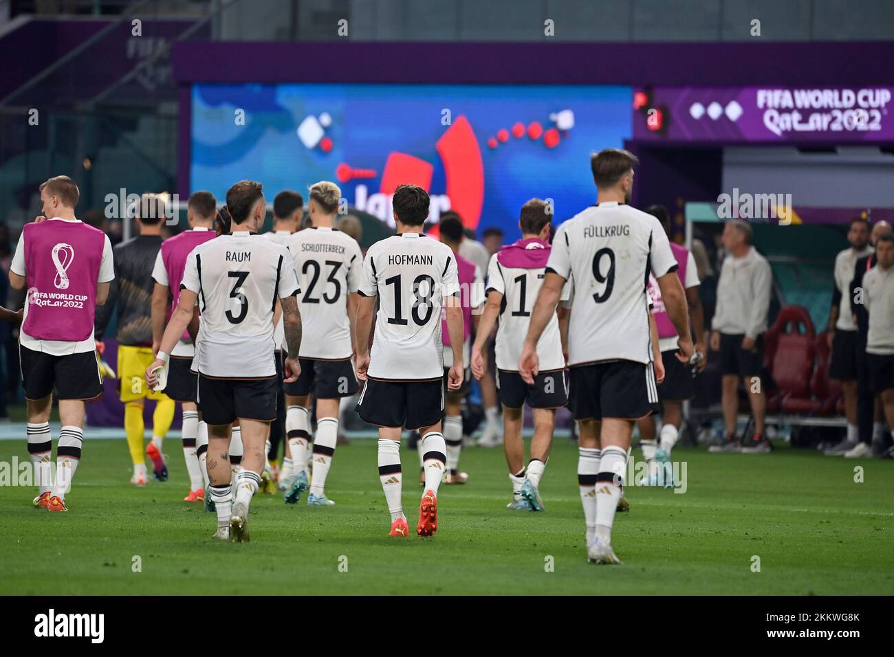 Departure of the German players, team photo, team, team, team photo. Germany (GER) - Japan (JPN) 1-2 Group Stage Group E on 23.11.2022 at Khalifa International Stadium. Soccer World Cup 2022 in Qatar from 20.11. - 18.12.2022 ? Stock Photo