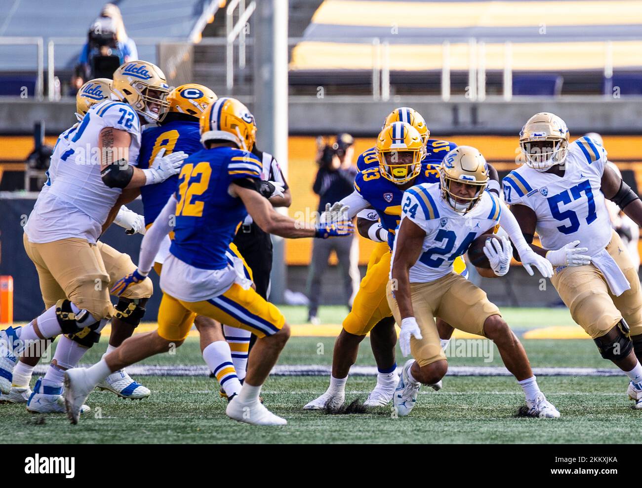 Back zach hi-res stock photography and images - Alamy