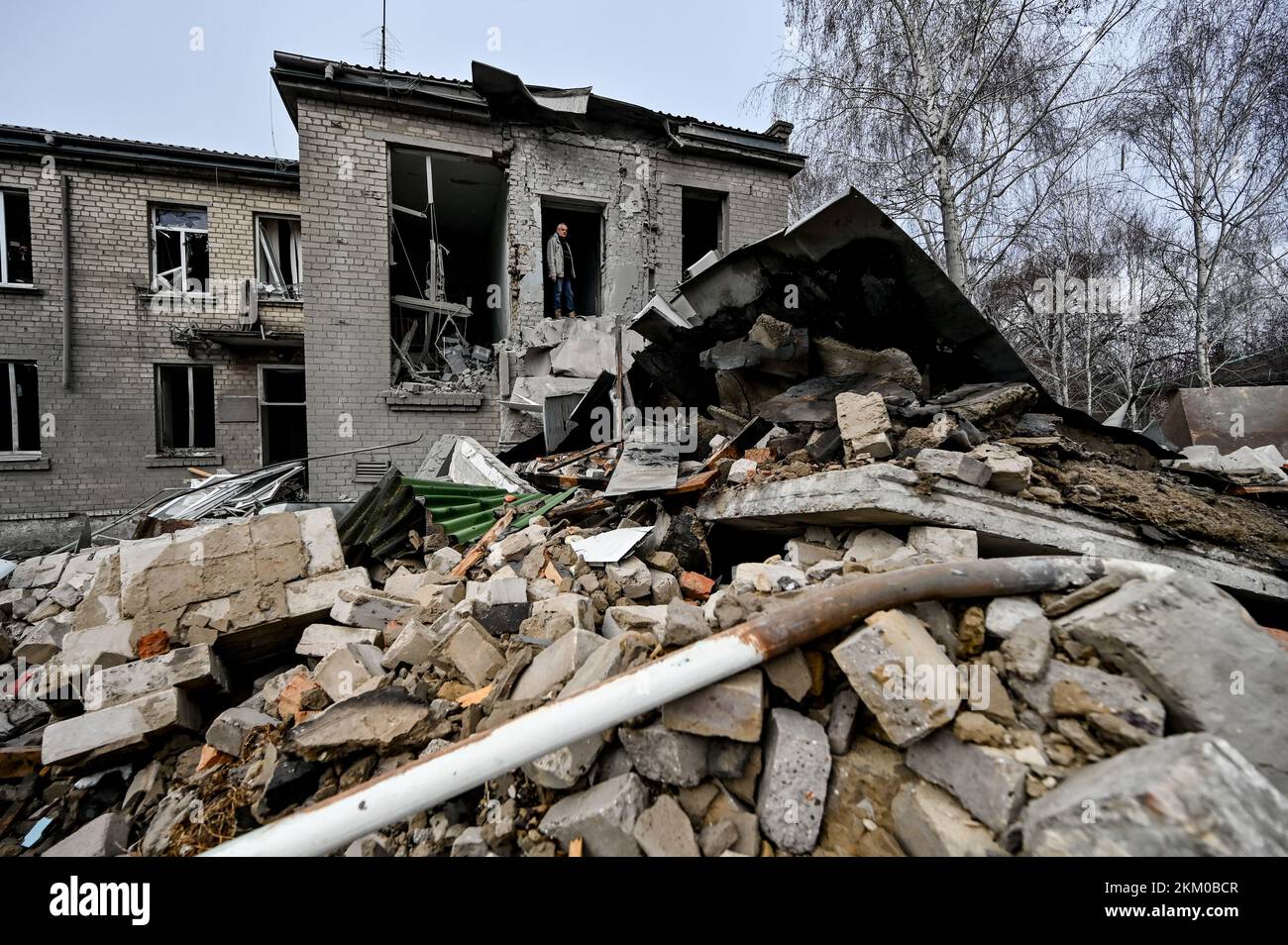 Non Exclusive: VILNIANSK, UKRAINE - NOVEMBER 23, 2022 - The maternity ward of the Vilniansk Multidisciplinary Hospital lies in ruins after a missile a Stock Photo