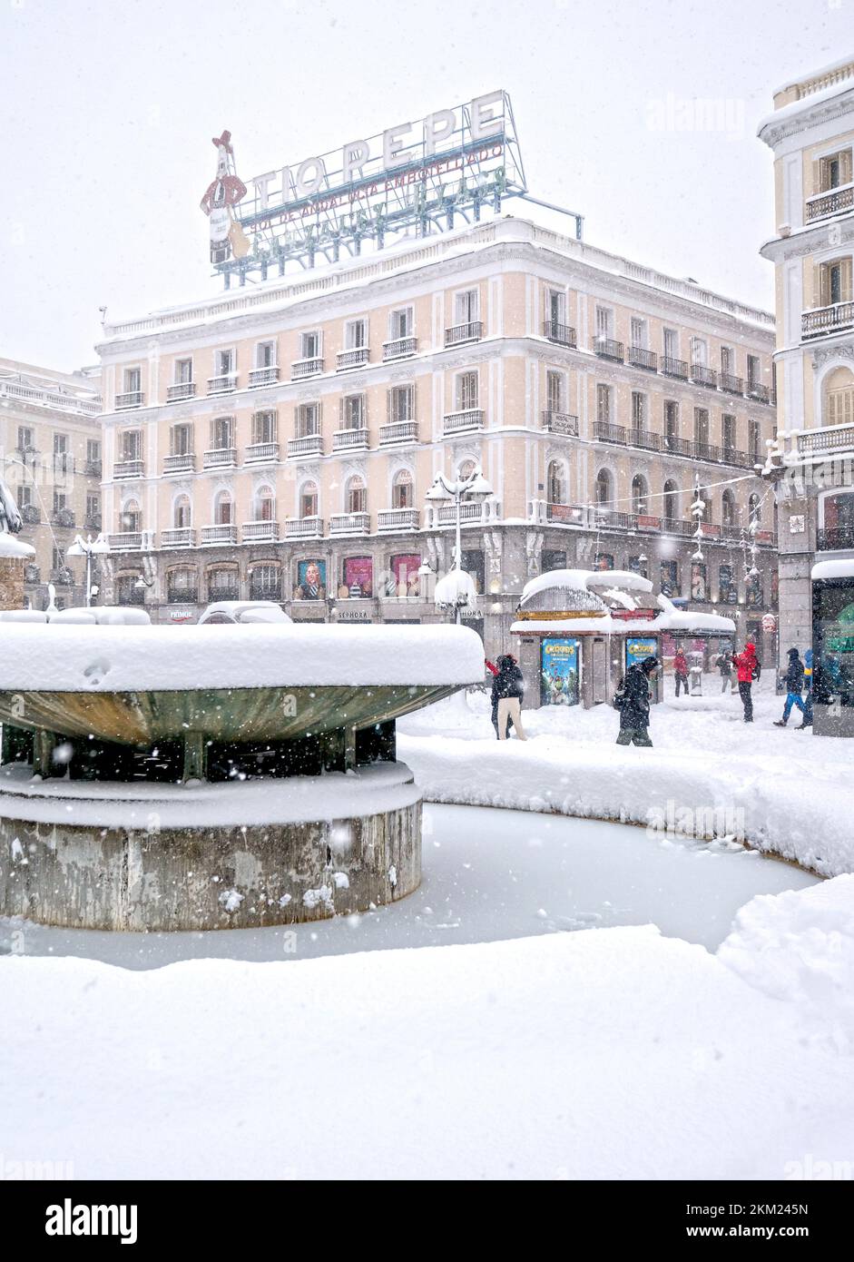 Puerta del Sol nevada. Madrid. España Stock Photo