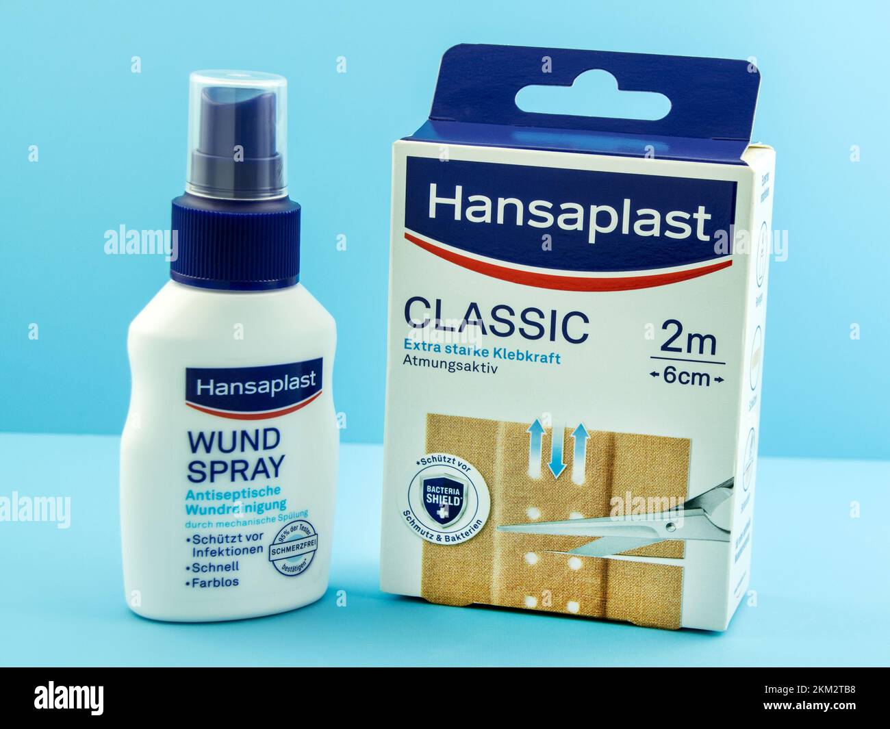 Hamburg, Germany - November 24 2022: Hansaplast Wundspray und Pflaster  Antiseptisch auf blau - Hansaplast wound spray and plaster antiseptic on  blu Stock Photo - Alamy