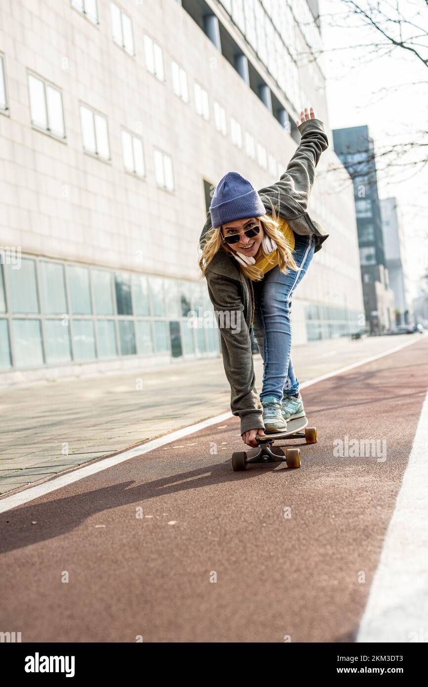Gen z street style hires stock photography and images Alamy