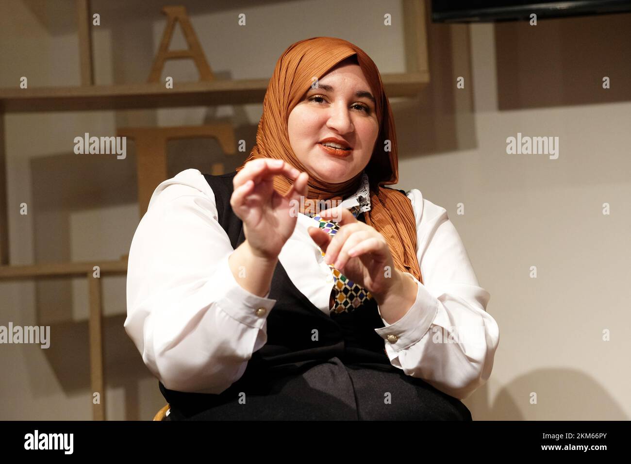 Hay Festival Winter Weekend, Hay on Wye, Powys, Wales, UK – Saturday 26th November 2022 – Hanan Issa speaking about her poetry is the current National Poet of Wales. Photo Steven May / Alamy Live News Stock Photo
