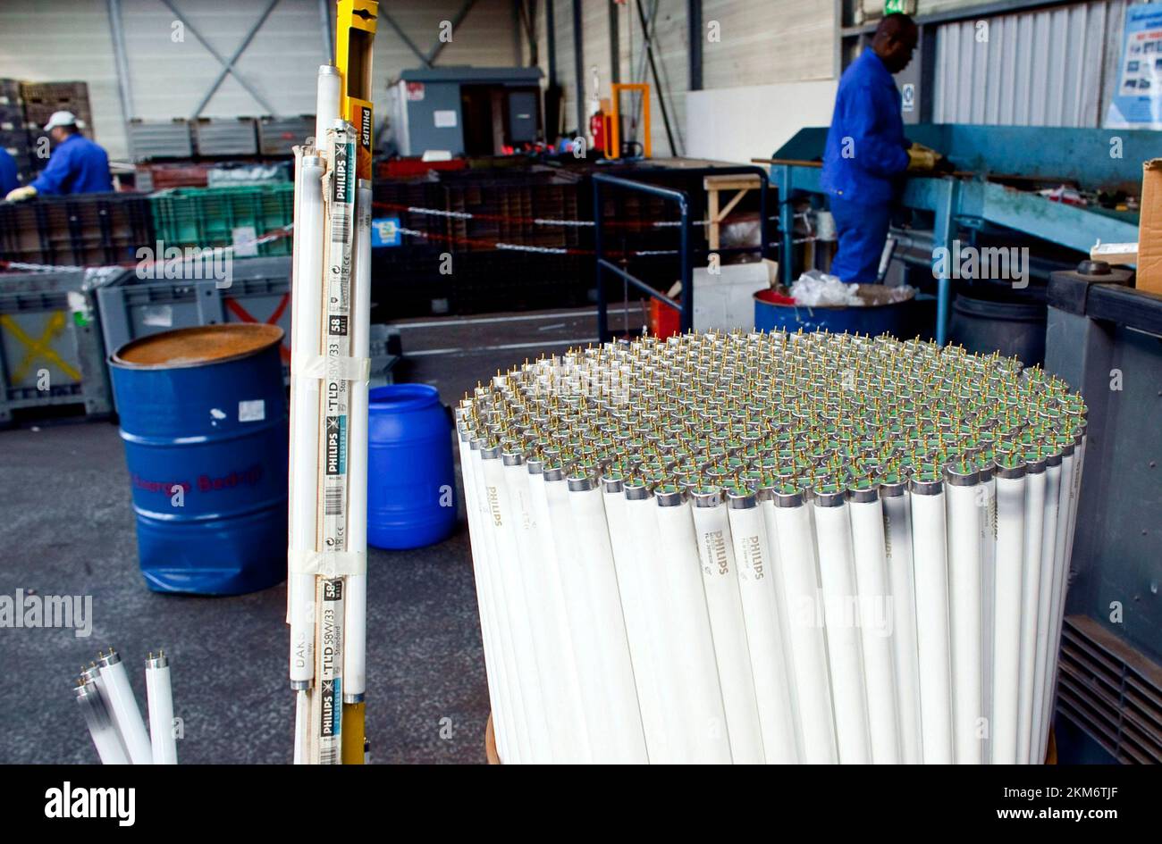 collecting and recycling old fluorescent tubes bij Indaver Doel Belgium. vvbvanbree fotografie