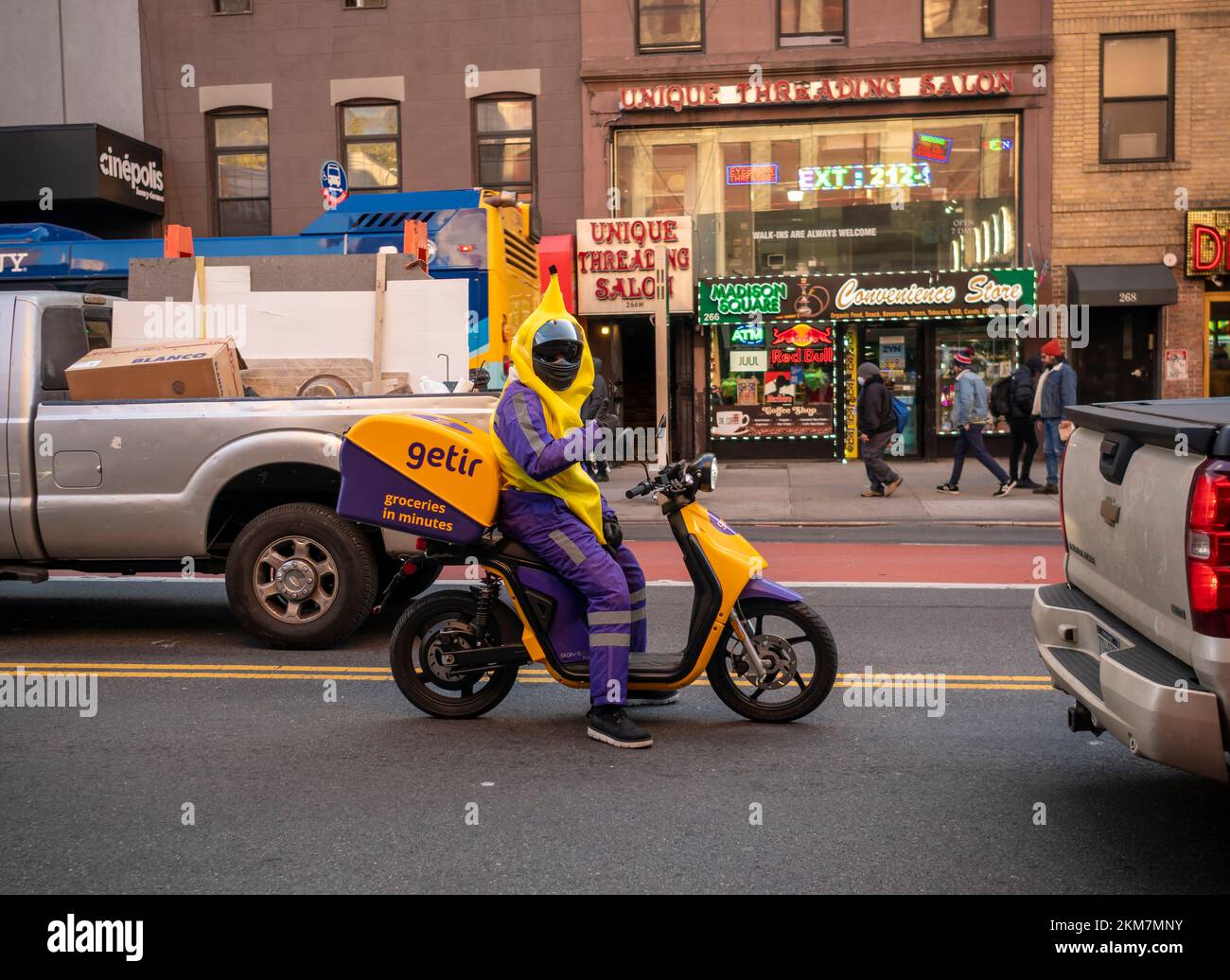 A worker for the superfast grocery delivery service Getir, dressed in a banana costume, on his e-bike in Chelsea in New York on Friday, November 18, 2022.  Getir was started in Turkey in 2015 and expanded into Europe originally. (© Richard B. Levine) Stock Photo