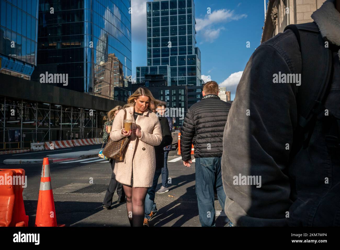 Office workers with their coffee in the Chelsea neighborhood of New York on Thursday, November 17, 2022.  (© Richard B. Levine) Stock Photo