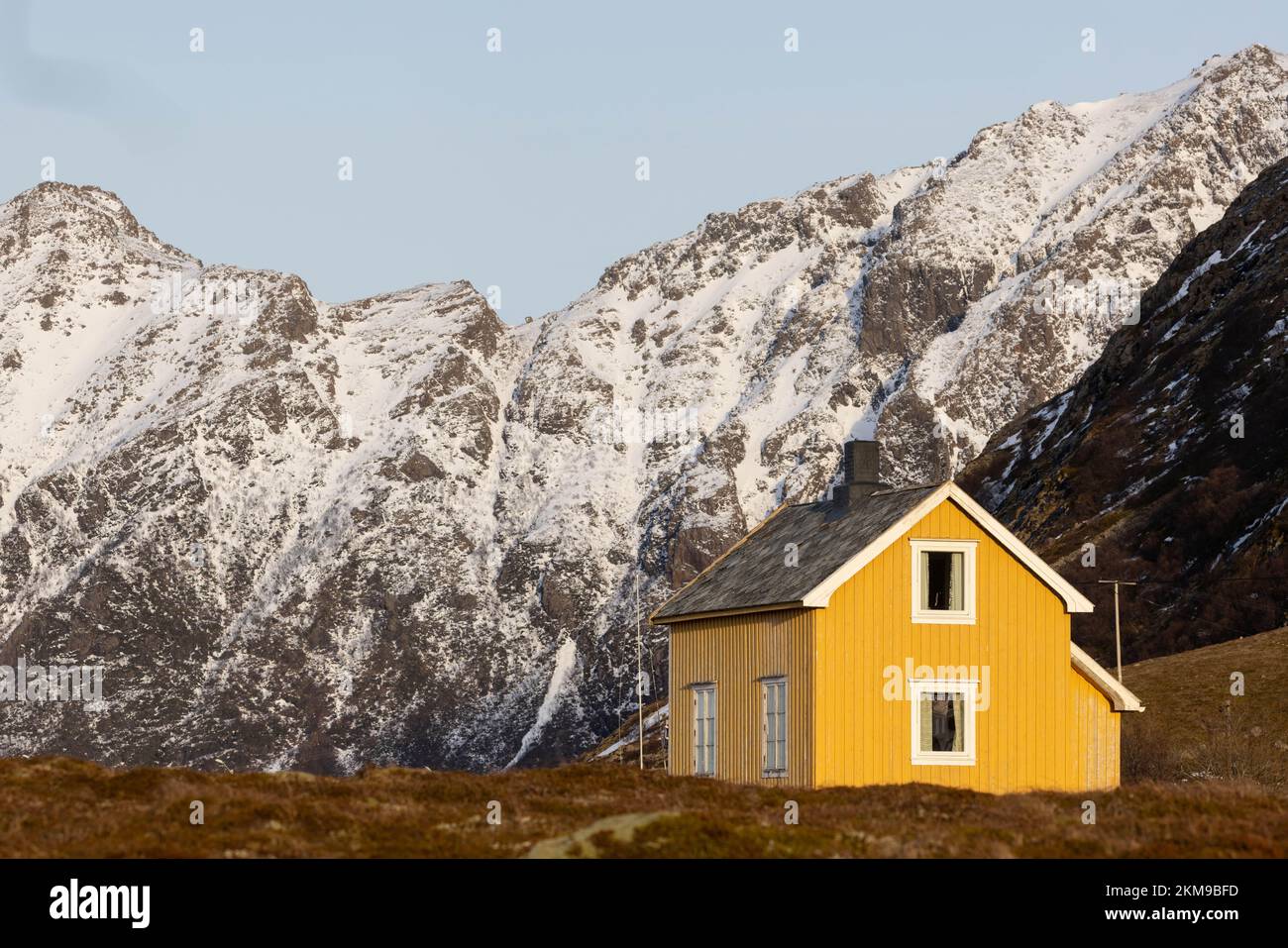 Traditional yellow house in northern Norway (Vesteralen Stock Photo Alamy
