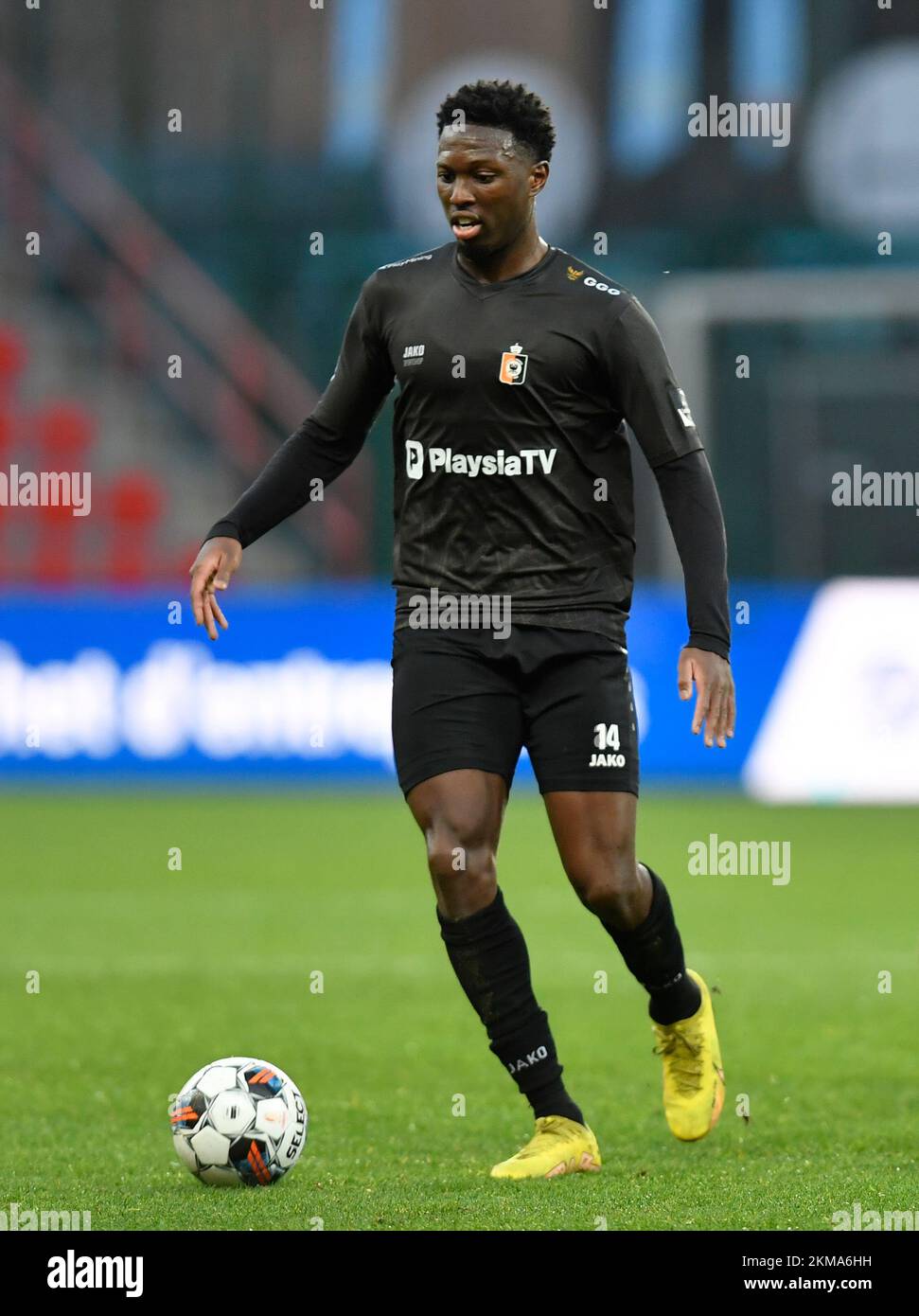 Deinze's Bafode Dansoko controls the ball during a soccer match between  SL16 FC and KMSK Deinze, Saturday 26 November 2022 in Liege, on day 15 (out  of 22) of the 2022-2023 'Challenger