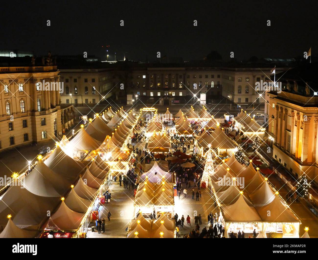 Berlin, Germany. 22nd Nov, 2022. The Christmas market "Weihnachtszauber an der Staatsoper
