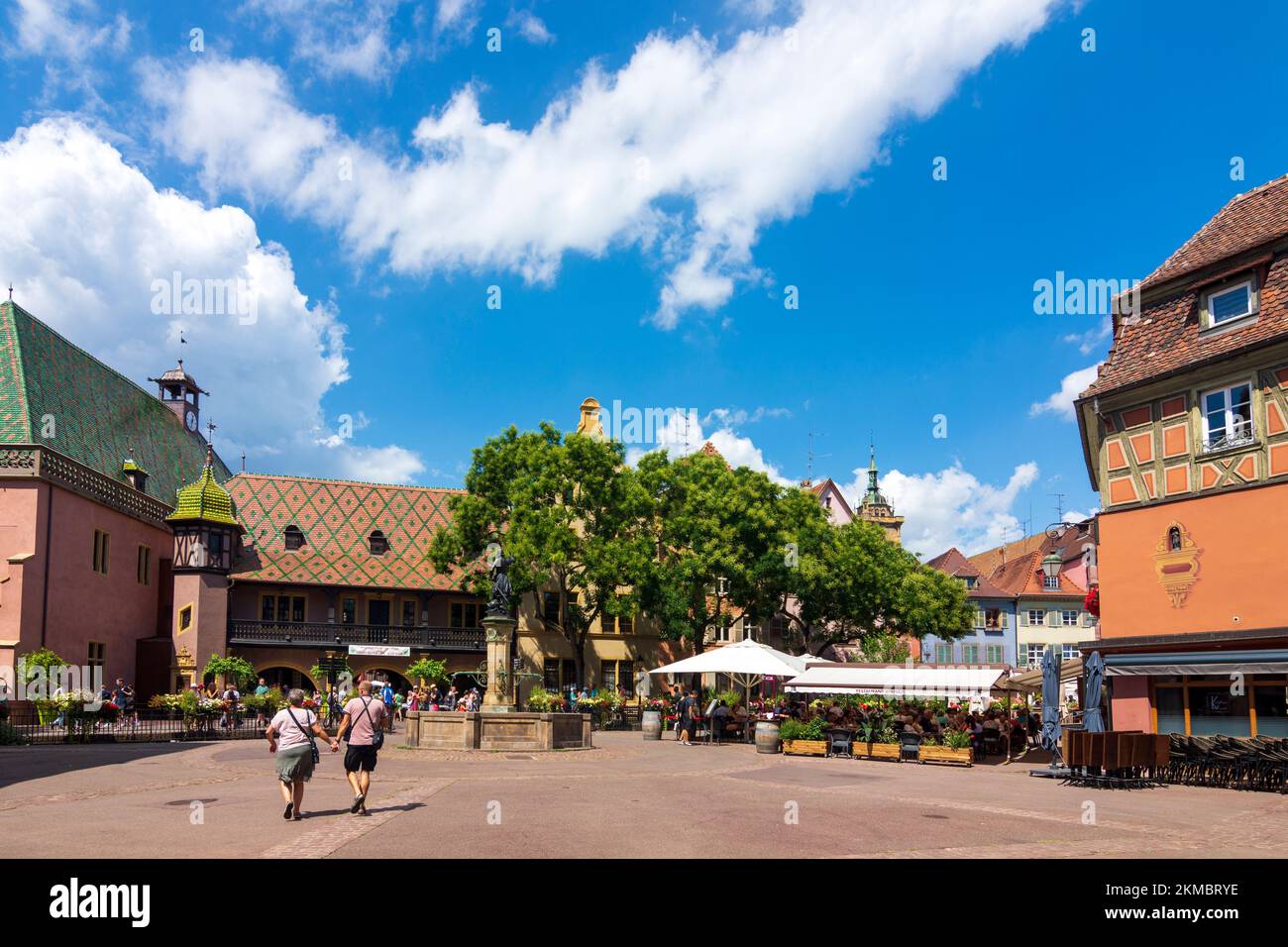 Colmar (Colmer, Kolmar) : Place de l'Ancienne-Douane (Old Customs Square) with Le Koïfhus or Ancienne Douane ('Old Custom house'), Schwendi Fountain, Stock Photo
