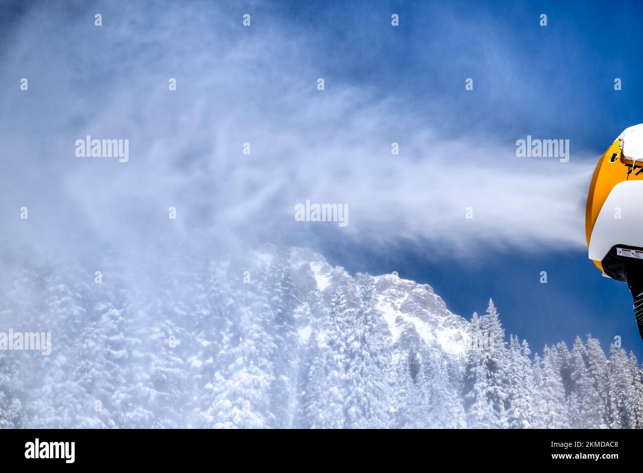 Schneekanone im Einsatz Stock Photo