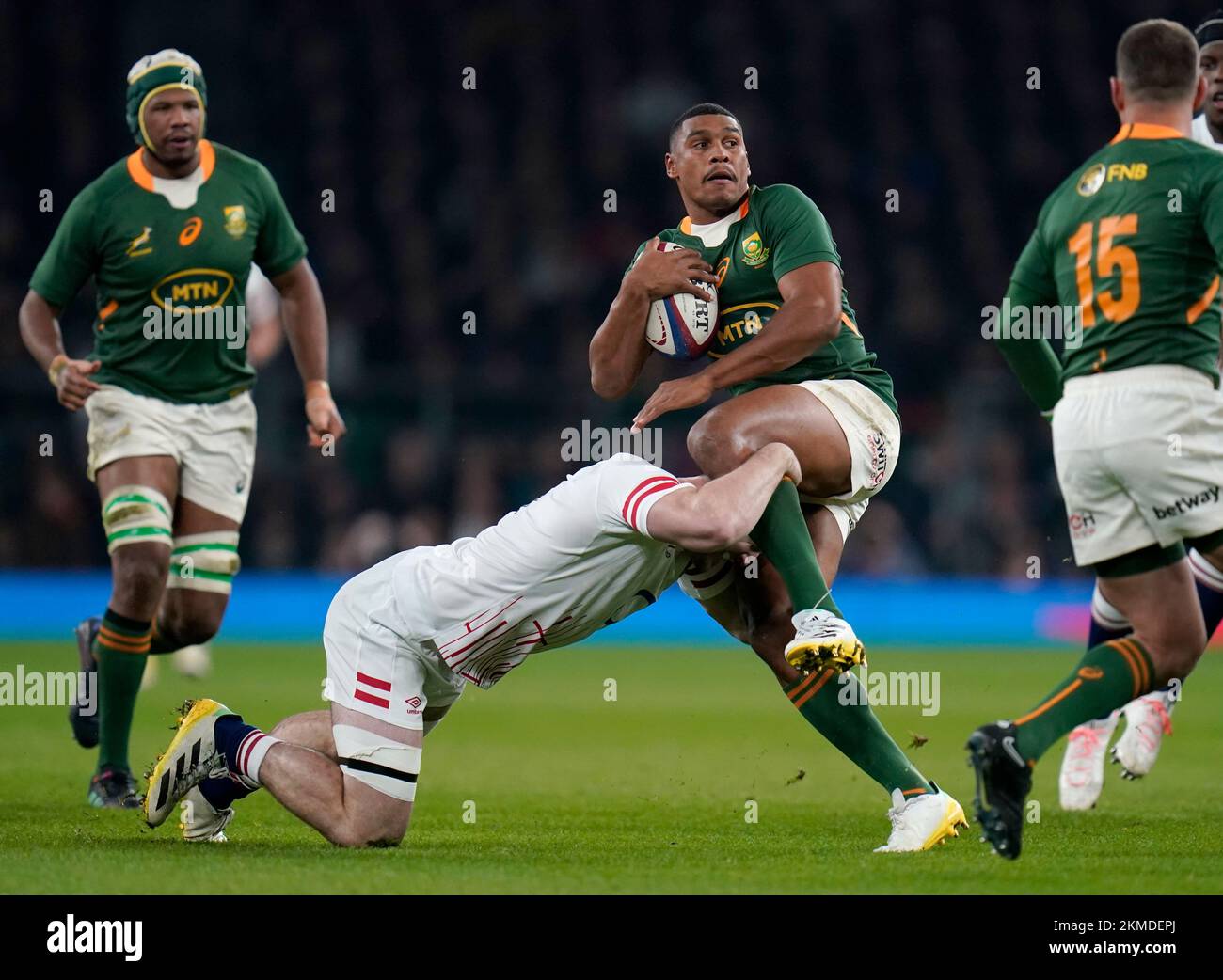 South Africa's Damian Willemse (right) is tackled by England's Thomas Curry during the Autumn International match at Twickenham Stadium, London. Picture date: Saturday November 26, 2022. Stock Photo