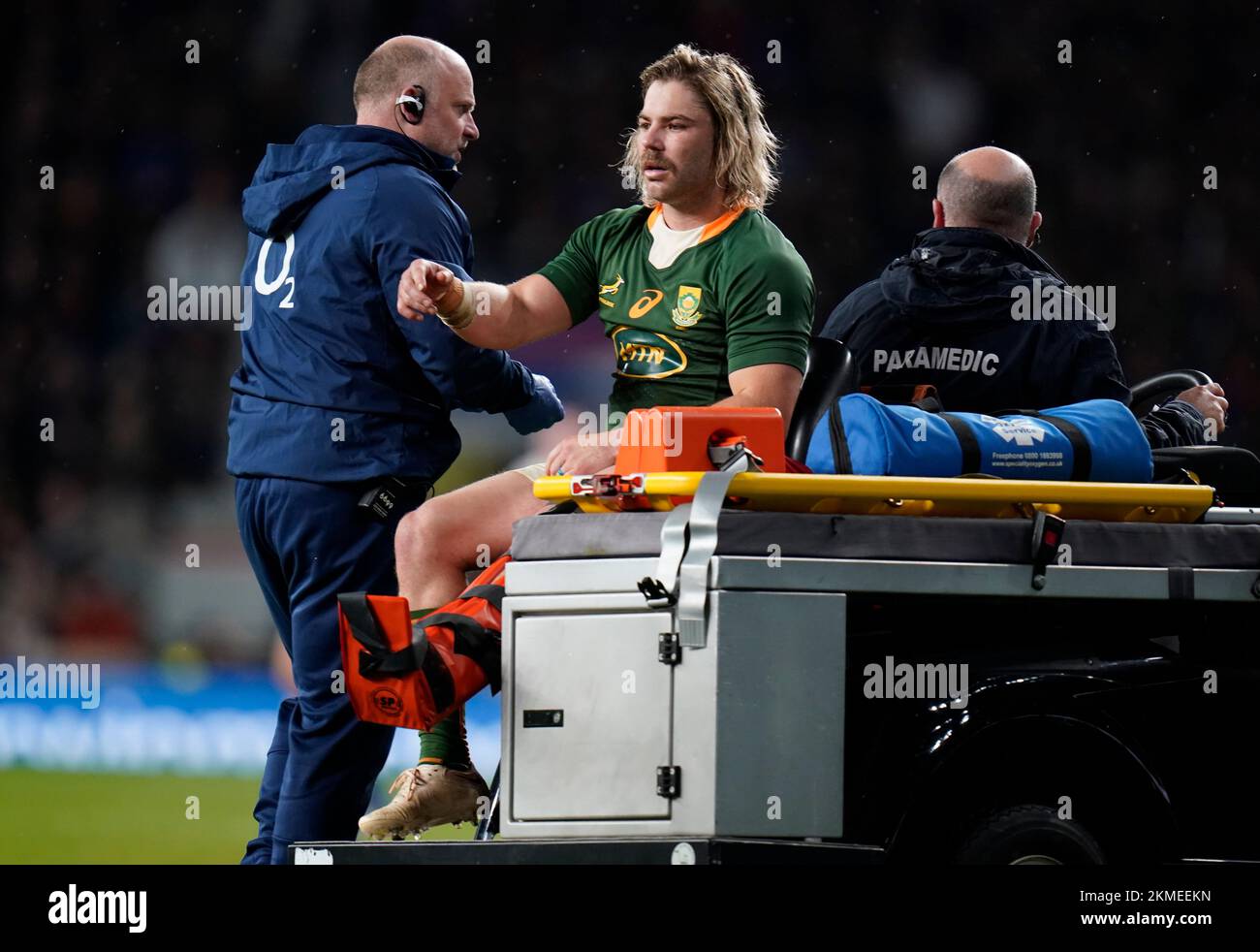 South Africa's Faf de Klerk leaves the field after suffering an injury during the Autumn International match at Twickenham Stadium, London. Picture date: Saturday November 26, 2022. Stock Photo