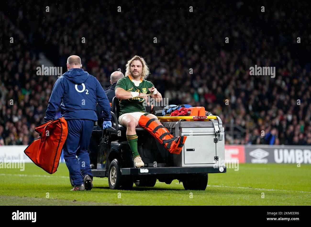 South Africa's Faf de Klerk leaves the field after suffering an injury during the Autumn International match at Twickenham Stadium, London. Picture date: Saturday November 26, 2022. Stock Photo