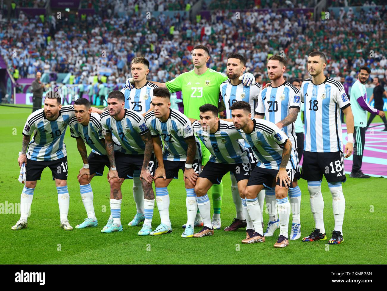 Lusail, Qatar. 26th Nov, 2022. Soccer, World Cup, Argentina - Mexico, Preliminary Round, Group C, Matchday 2, Lusail Iconic Stadium, the starting eleven of Argentina stands together for a team photo before kickoff, Lionel Messi (l-r), Ángel di Maria, Rodrigo De Paul, Lisandro Martínez, Lautaro Martínez, goalkeeper Emiliano Martinez, Marcos Acuna, Nicolás Otamendi, Gonzalo Montiel, Alexis Mac Allister and Guido Rodriguez. Credit: Tom Weller/dpa/Alamy Live News Stock Photo