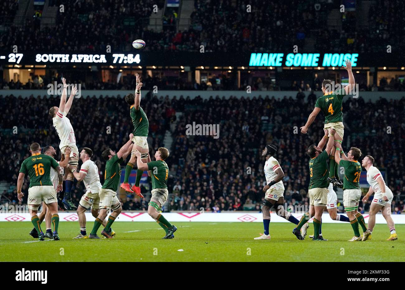 England's and South Africa's players contest a line out during the Autumn International match at Twickenham Stadium, London. Picture date: Saturday November 26, 2022. Stock Photo