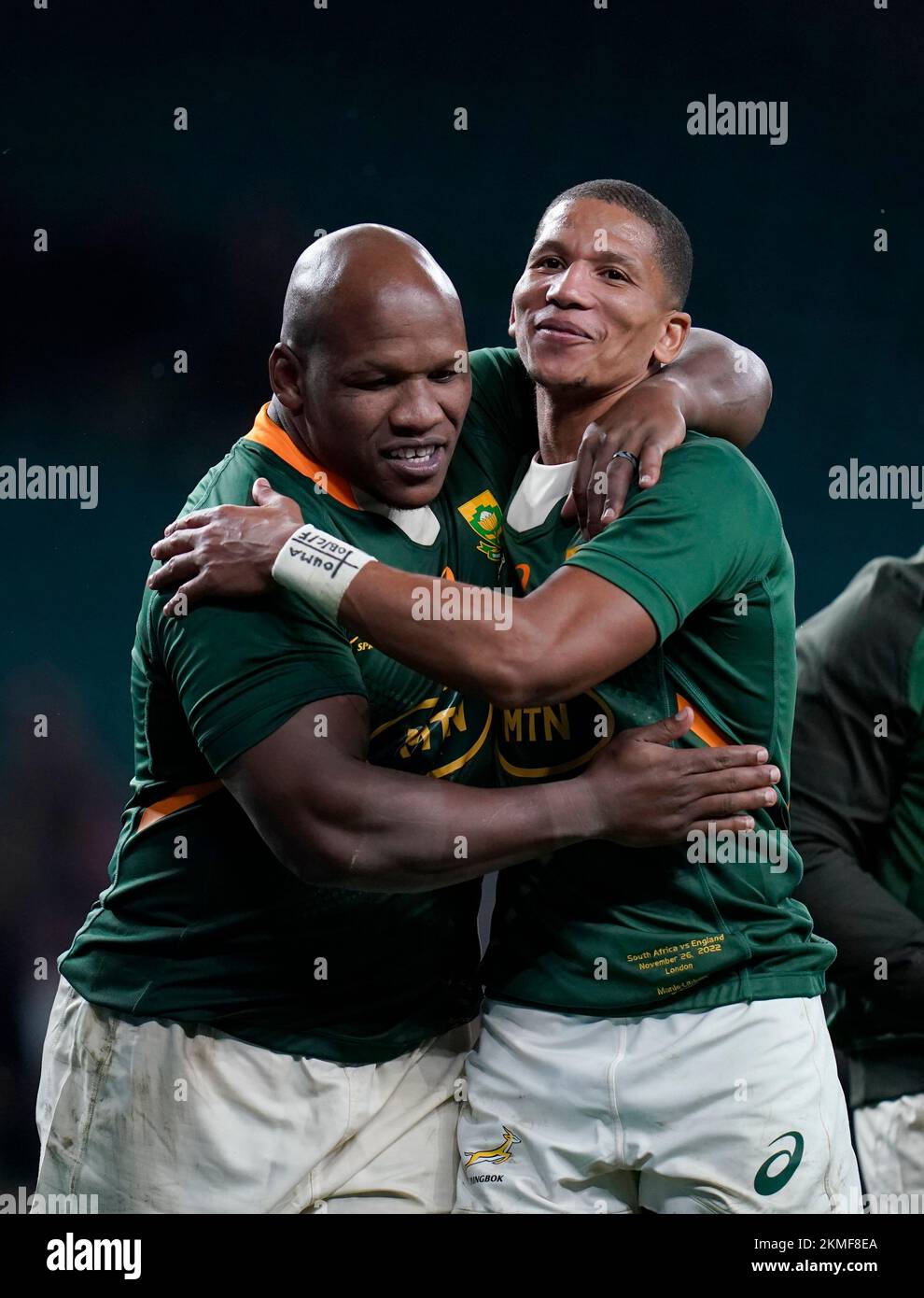 South Africa's Bongi Mbonambi (left) and Manie Libbok celebrate after the Autumn International match at Twickenham Stadium, London. Picture date: Saturday November 26, 2022. Stock Photo