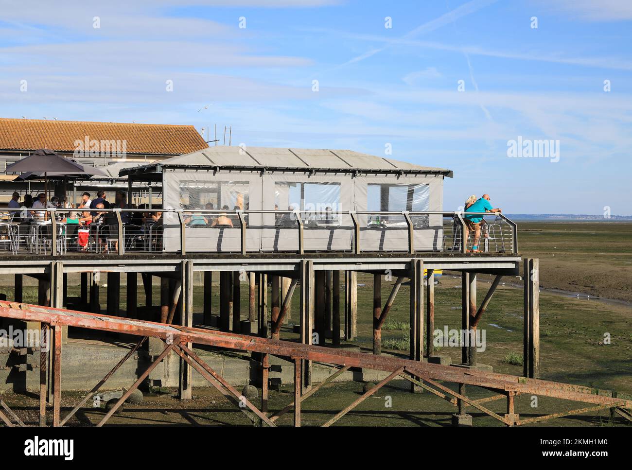 Outdoor seating for the Boatyard restaurant from the Strand Wharf at low tide, in Leigh-on-Sea, neighbour of Southend-on-Sea, Essex, UK Stock Photo