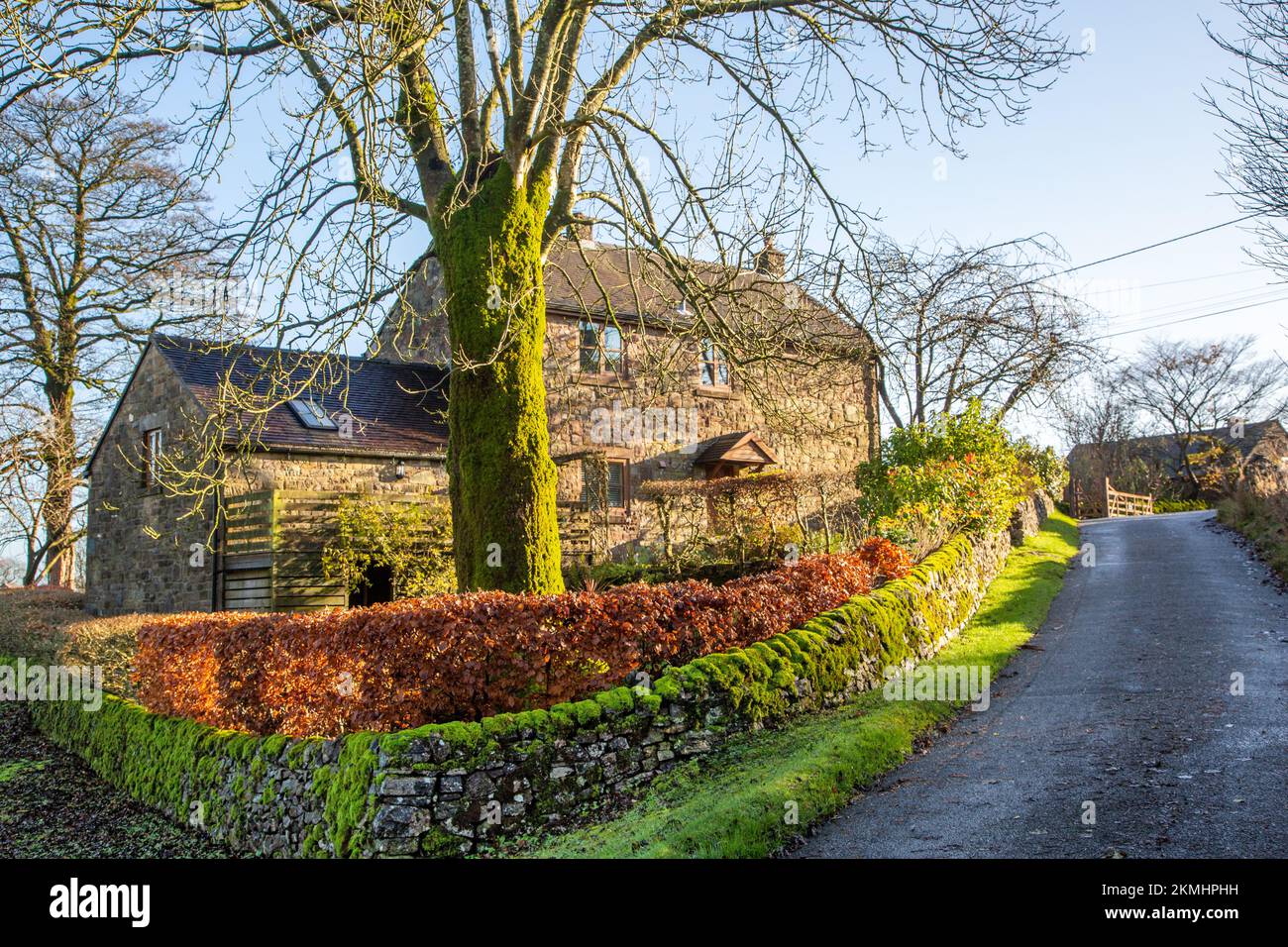 Country cottage in the North  Staffordshire moorlands Peak District village of Grindon Stock Photo