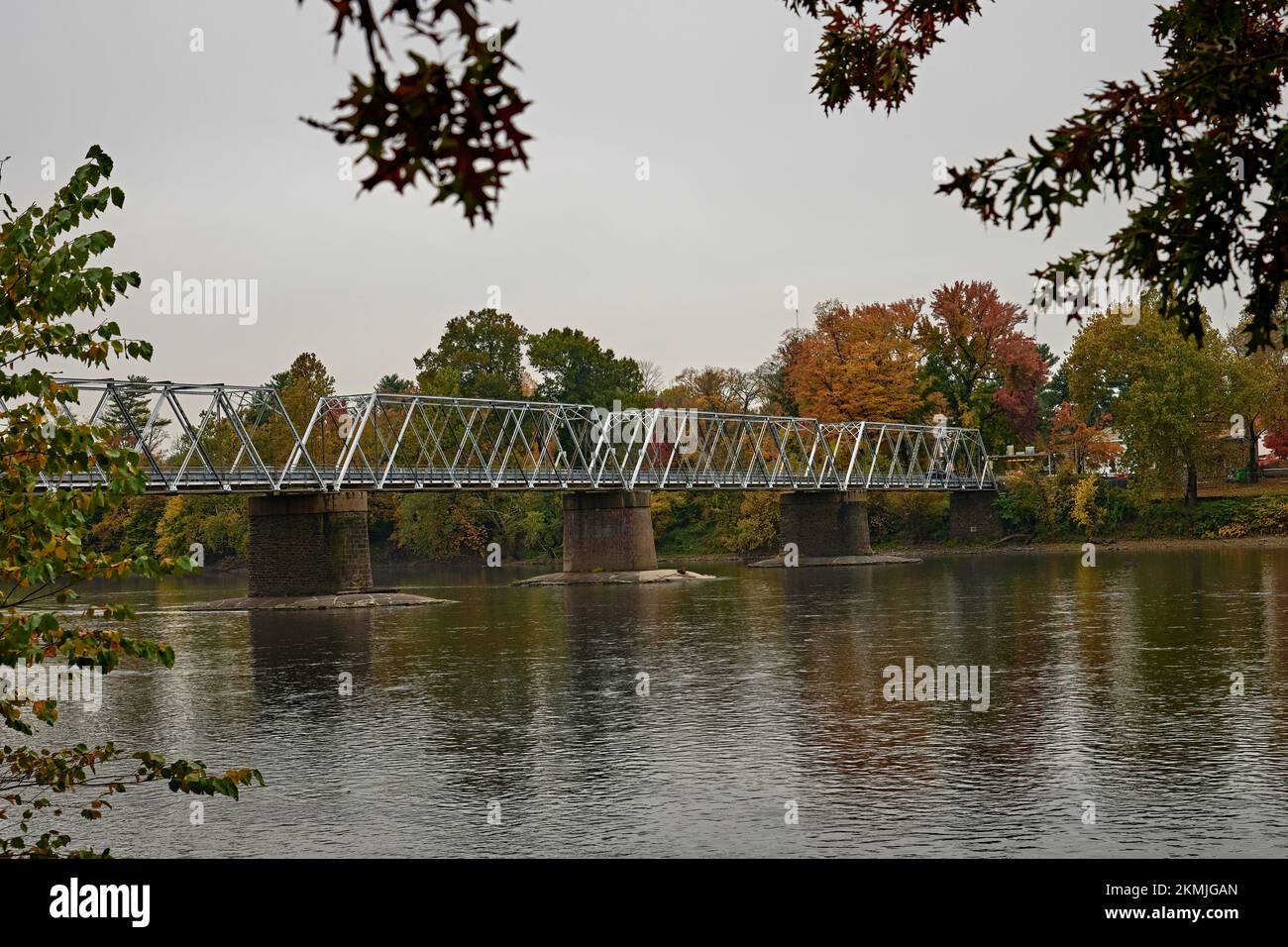 Washington Crossing Toll Bridge spanning the Delaware River,in Bucks County, Pennsylvania.Site of George Washington's crossing. Stock Photo