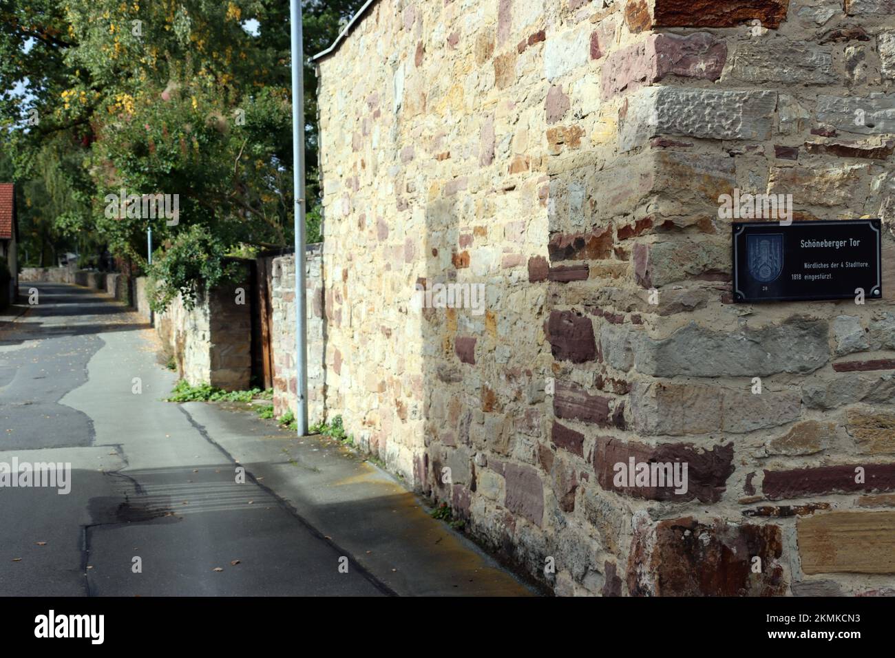 restaurierte Stadtmauer am ehemaligen Schöneberger Tor, Hessen, Deutschland, Dornroeschenstadt Hofgeismar Stock Photo